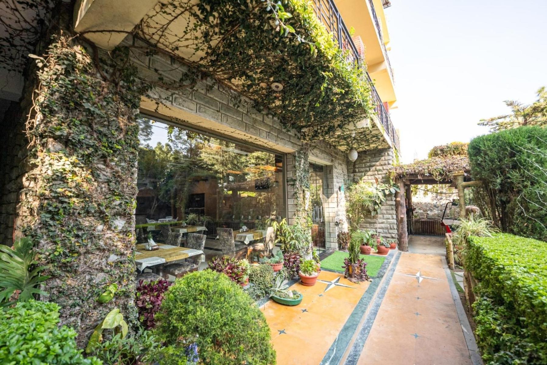 Kasauli Castle Resort Екстер'єр фото